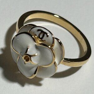 Authentic Chanel Ring Métiers d'Art collection 2023 23A White Camellia Enamel 7